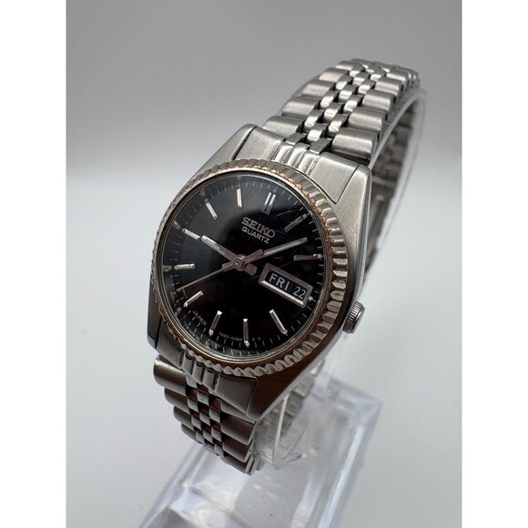 Vintage Seiko Quartz 7N83-0041 - Black Sunburst Dial
